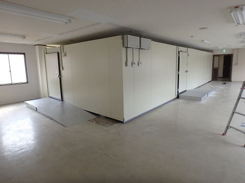 プレハブ冷蔵庫　屋内設置